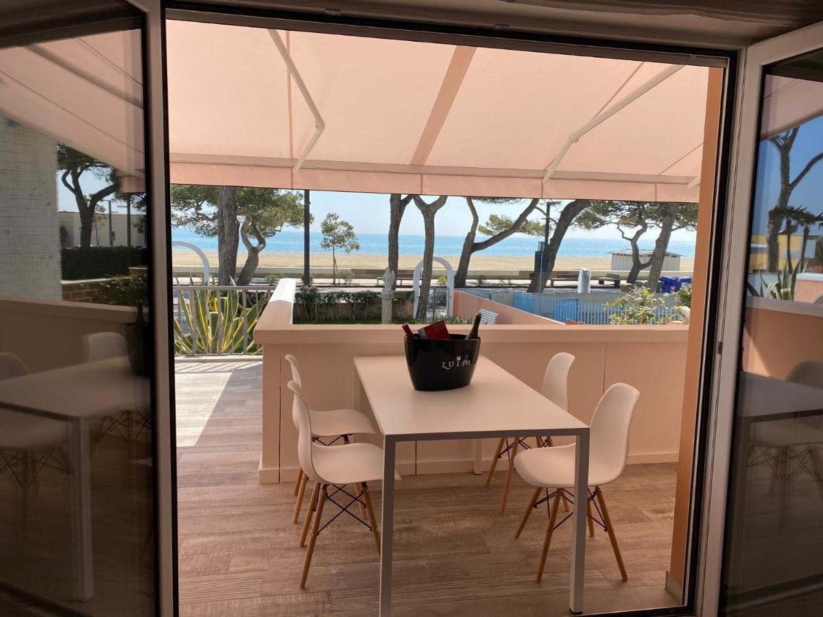 Appartamento Fronte Mare Villa Lory Lignano Sabbiadoro Exteriör bild