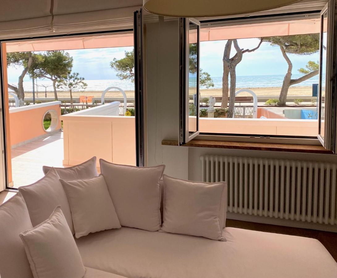 Appartamento Fronte Mare Villa Lory Lignano Sabbiadoro Exteriör bild